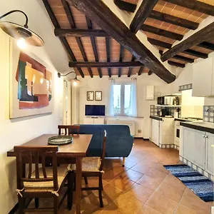 http://la-tana-del-priore.hotels-perugia.com